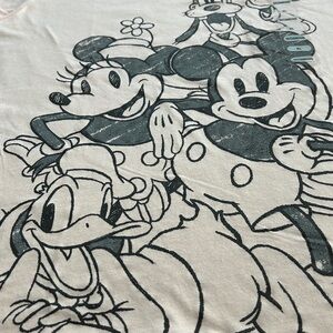 Disney Mickey & Friends Pale Peach color Ladies XL & XXL T-shirt. NEW w/Tag